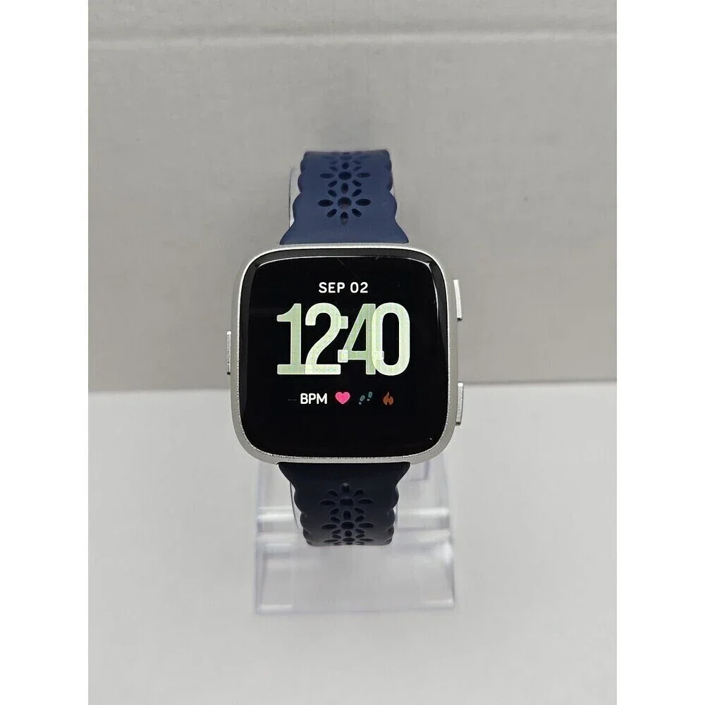 Fitbit Versa FB504 Smartwatch Heart Rate Bluetooth Activity Tracker W Charger